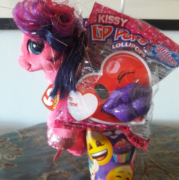 Valentine's Day Gift Basket - Picture 7 of 8